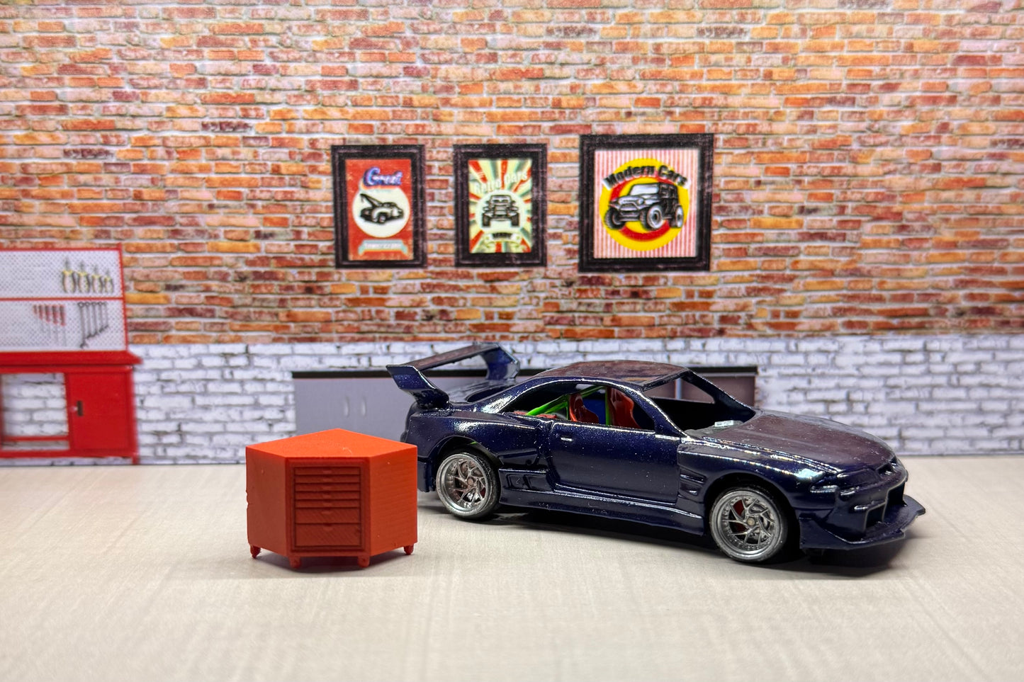 1:64 Red Tool chest diorama